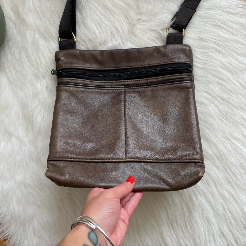 Portmanteau hand made leather crossbody bag - Picture 8 of 11